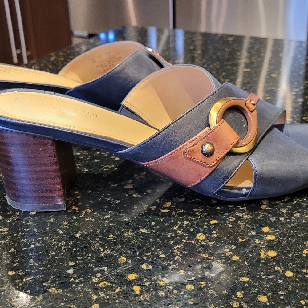 Naturalizer Blue Sandals with Open Toe and Crisscross Straps